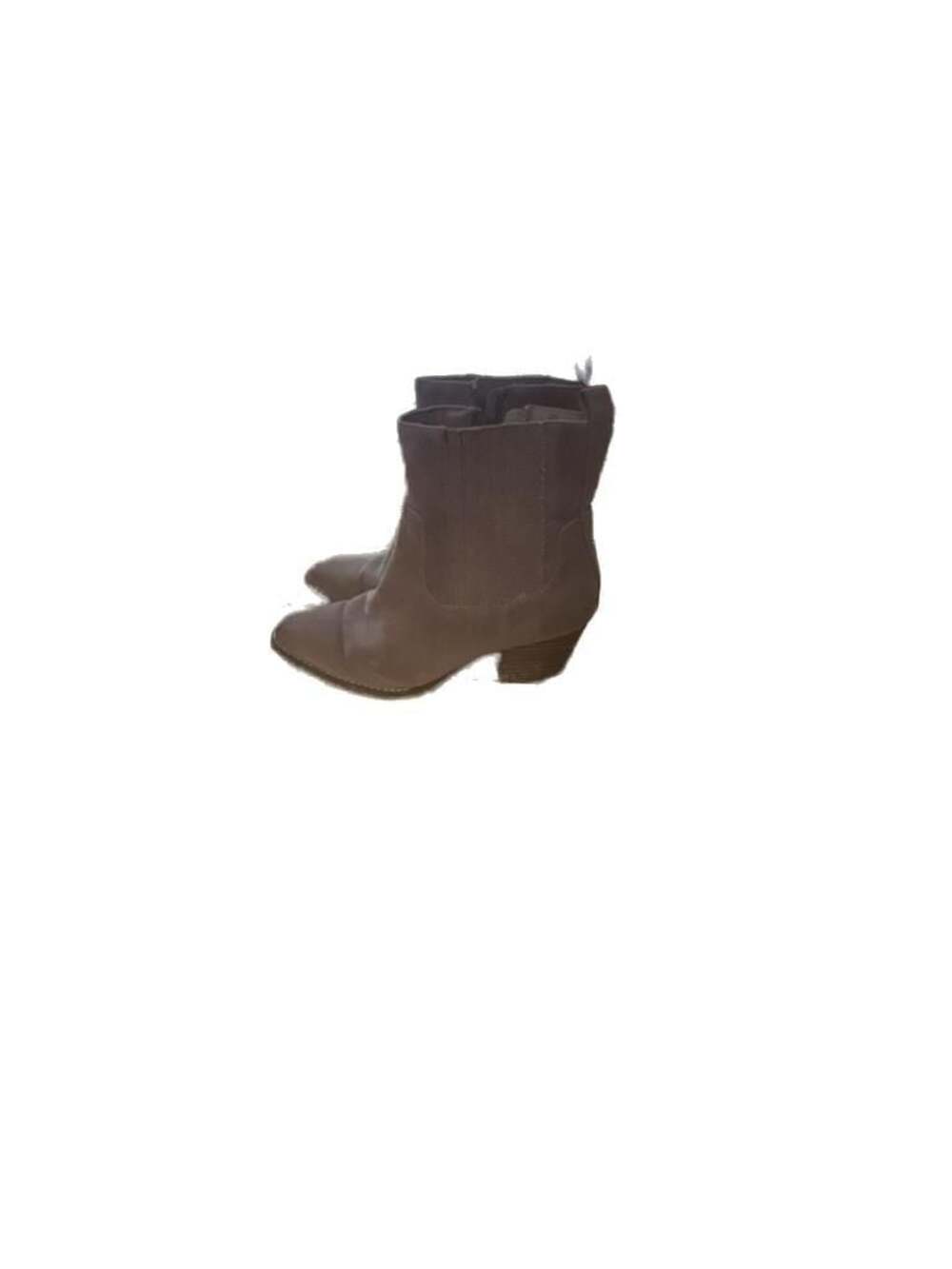 Universal Thread Women's Kay Western Ankle Boots in Tan Suede